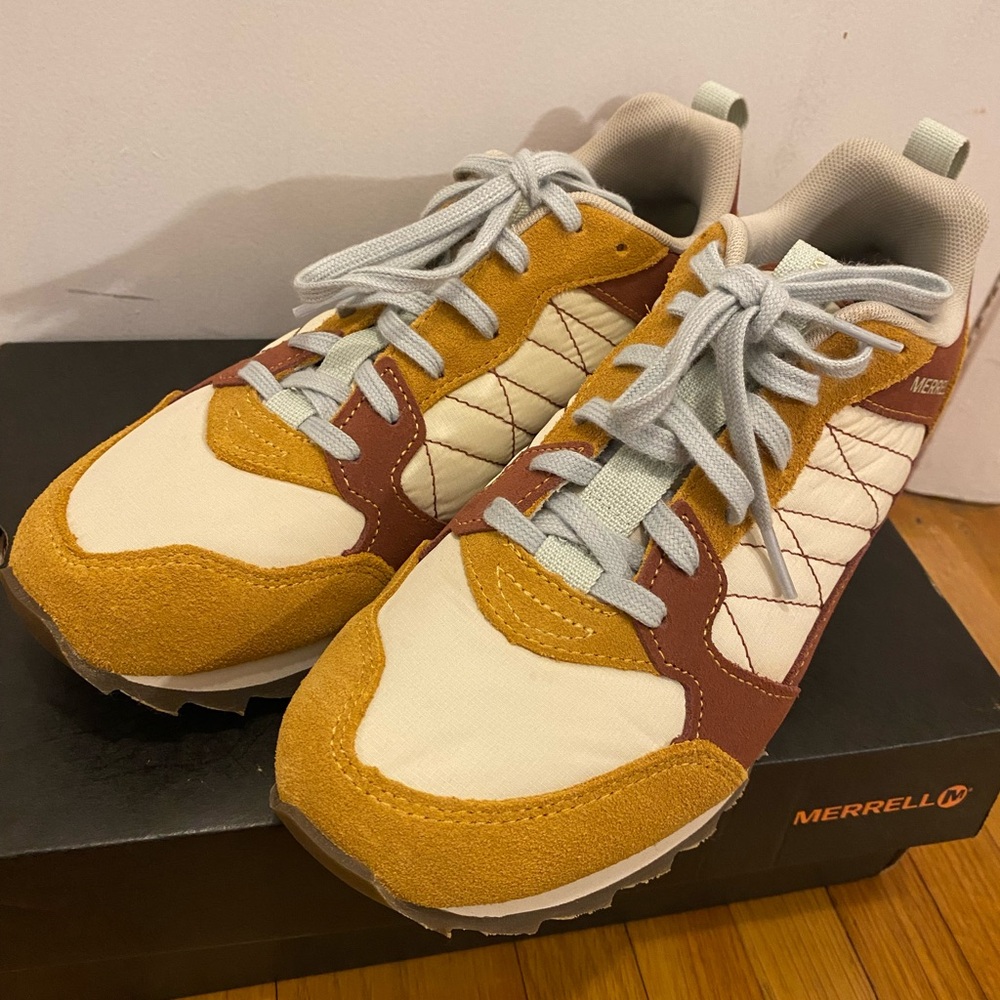 Merrell Alpine Sneaker gold/sable Women’s size 8
